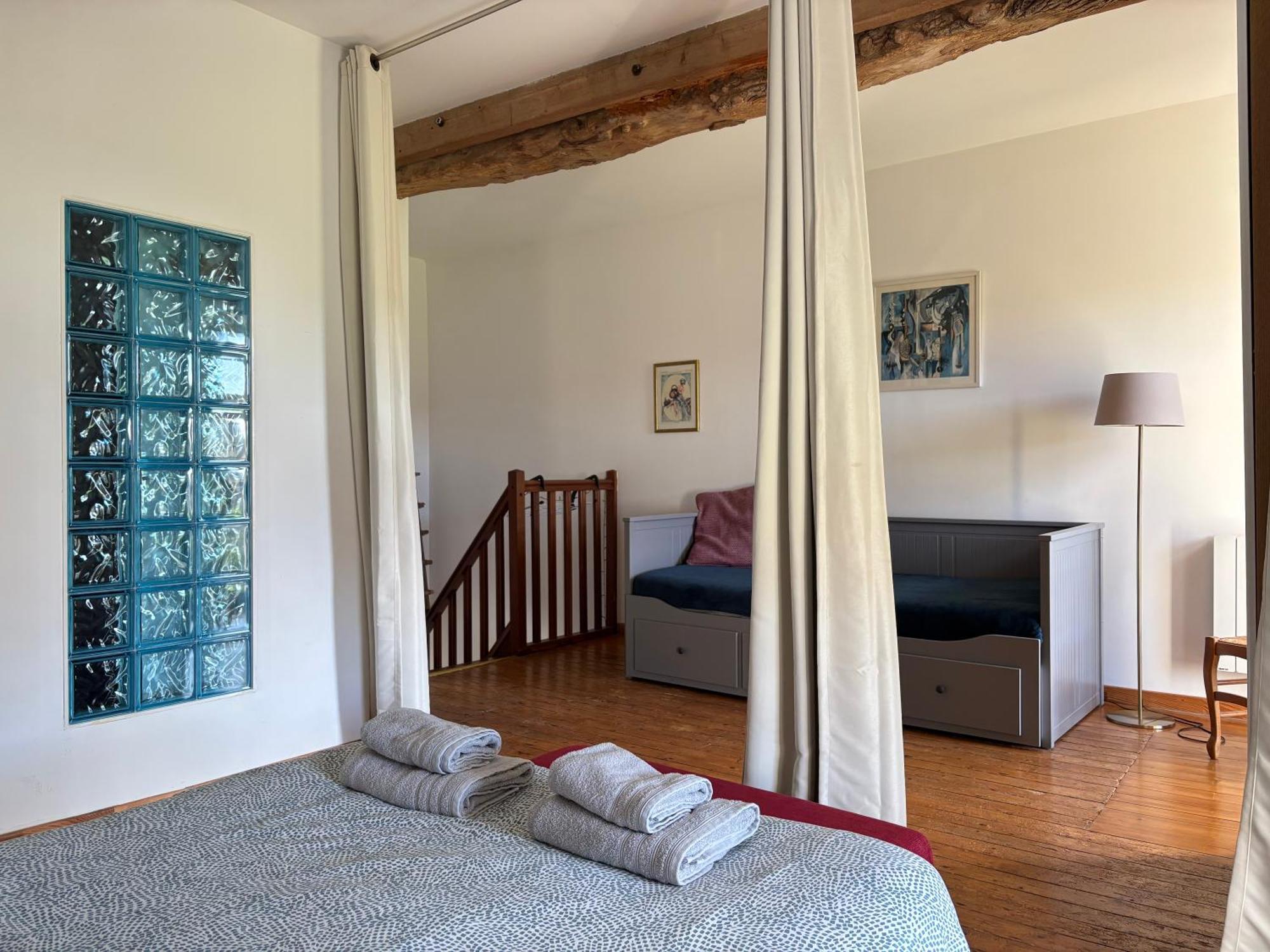 Les Douves Duplex 5 Personnes Lumineux Avec Jardin Et Terrasse Amenagee , Vue Sur Chateau A 5Mn De La Mer, Proche Omaha Beach Et Bayeux Commes Luaran gambar