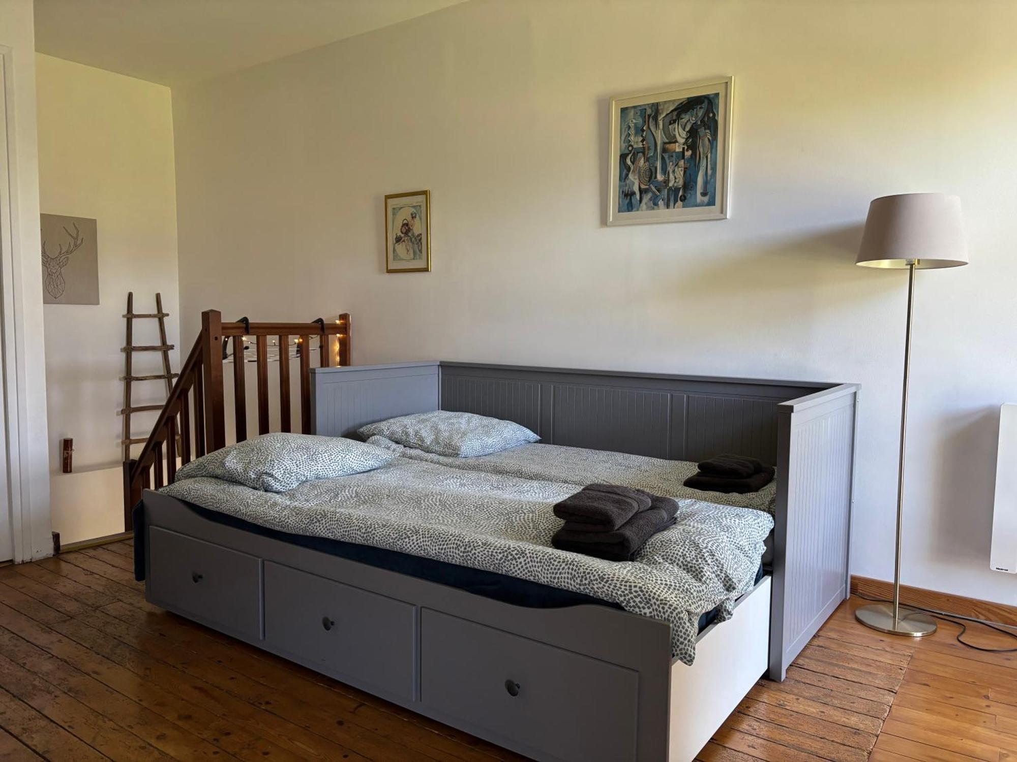 Les Douves Duplex 5 Personnes Lumineux Avec Jardin Et Terrasse Amenagee , Vue Sur Chateau A 5Mn De La Mer, Proche Omaha Beach Et Bayeux Commes Luaran gambar